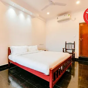 Spot On 39480 Vattekad Tourist Hotel
